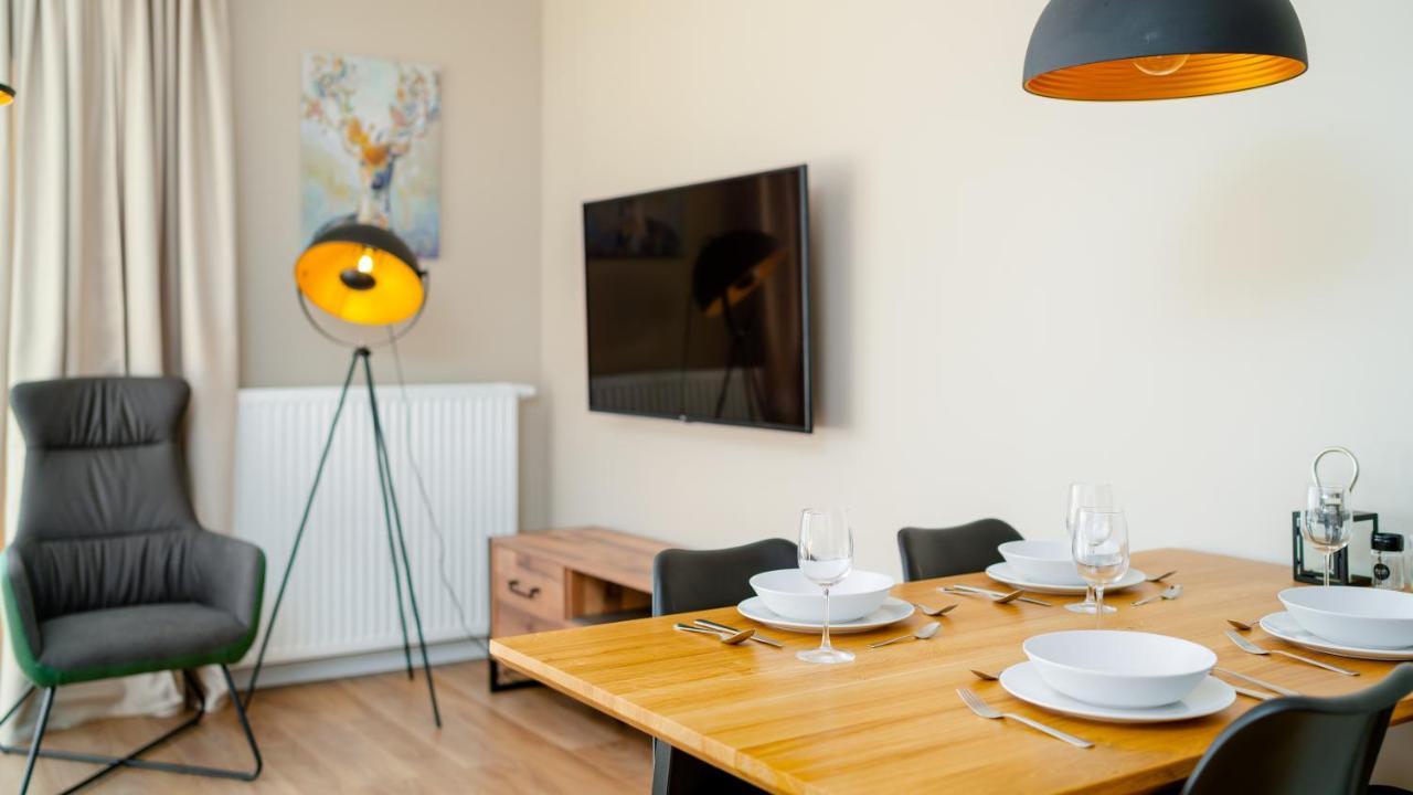 Apartamenty Everysky - Izerska 8 ชกลาร์สกา ปอเรมบา ภายนอก รูปภาพ